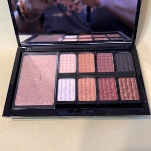 Freematic Eyeshadow Pro Palette